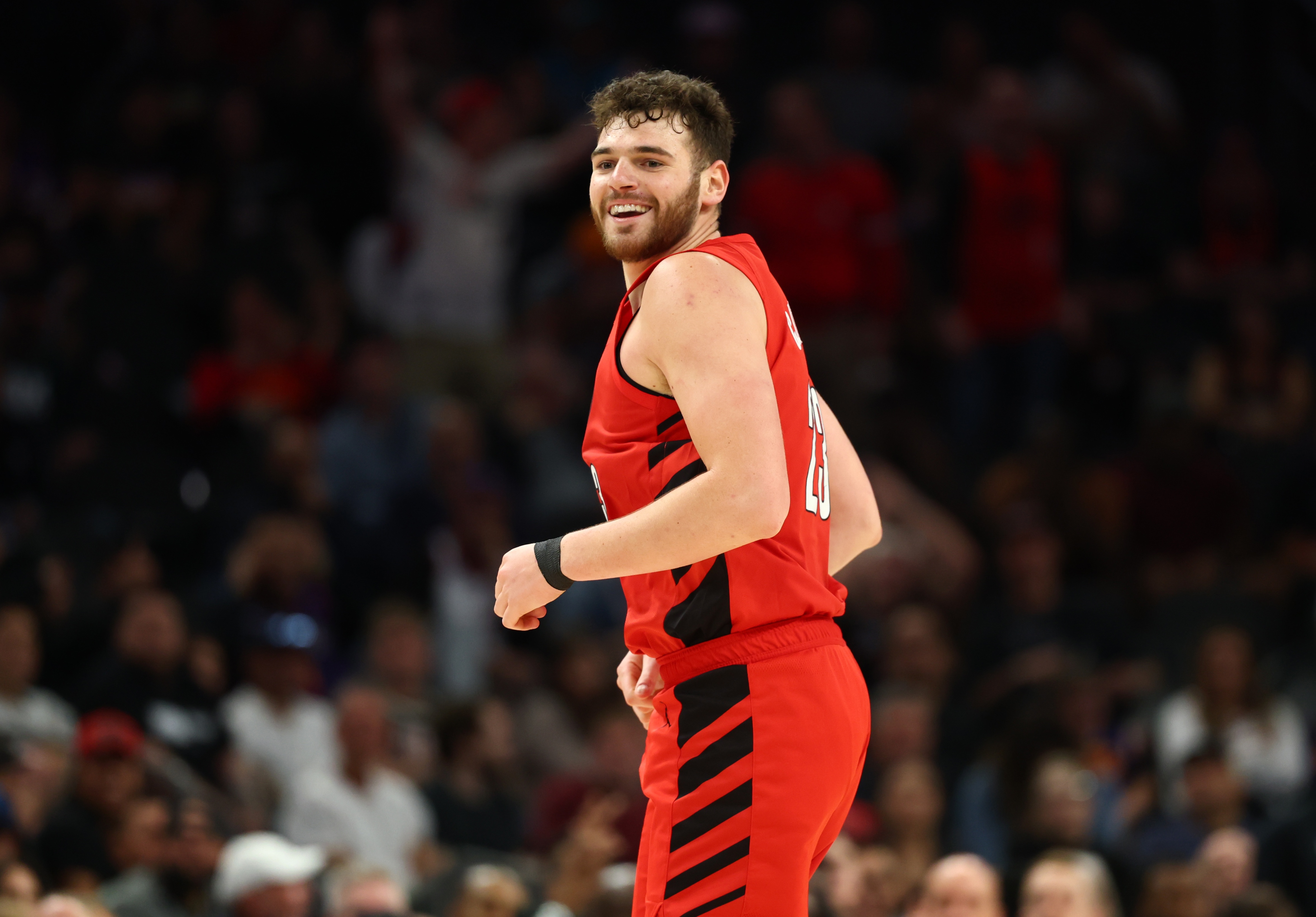 开云体育在线-都挺能抢！克林根11分15板5助3帽&amp;庄神6分17板4助2断